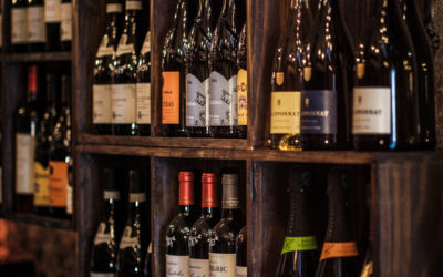 Bar à vin à Cassis : découvrez nos conseils pour associer nos vins et nos spécialités culinaires les plus populaires